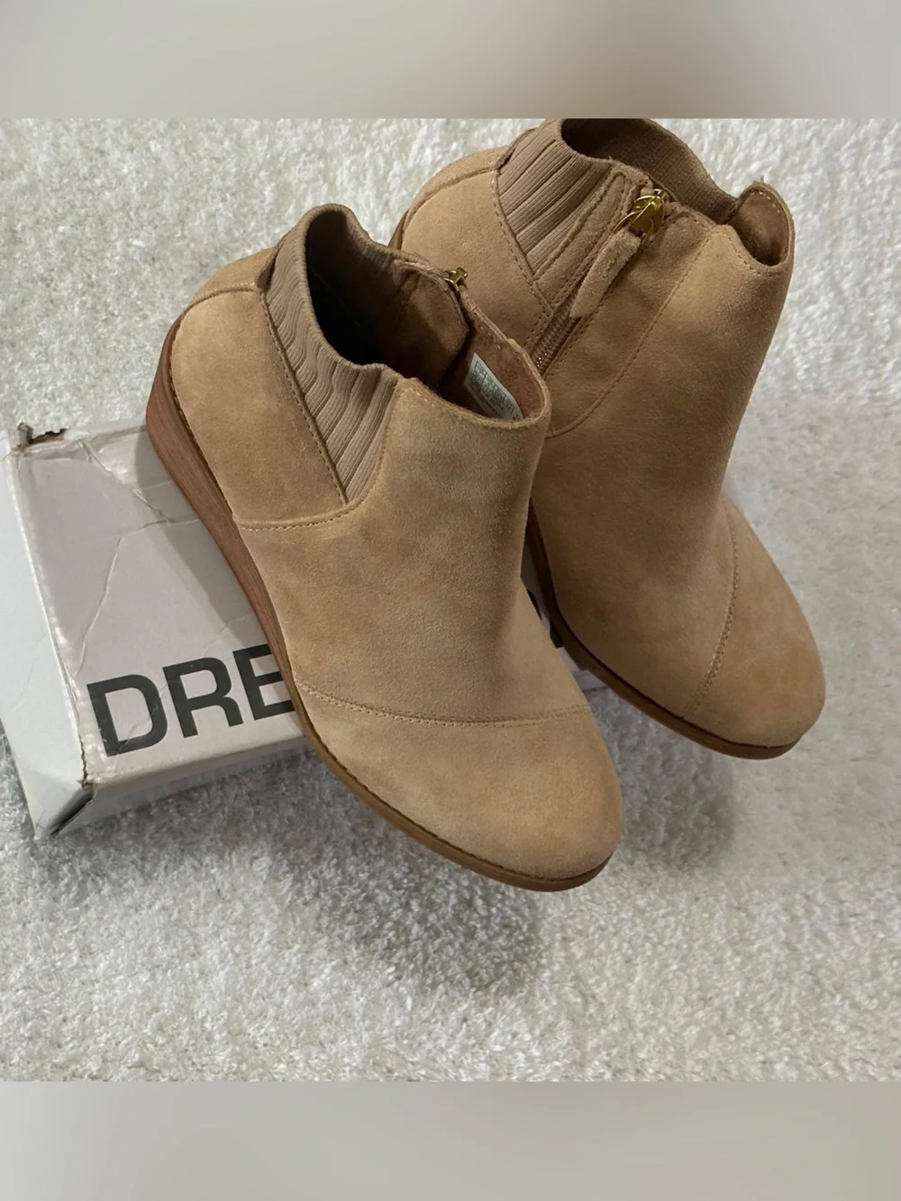 & Other Stories looks tone wedge
